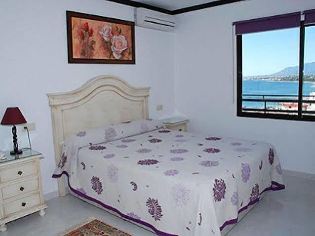 Apartamentos Mediterraneo Nerja Exteriör bild